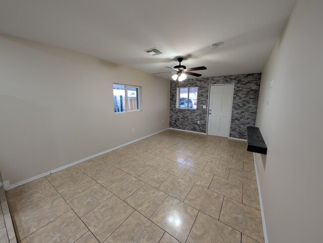 Foto del edificio - 6533 E Arbor Ave