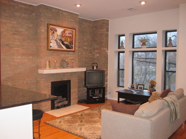 Building Photo - 722 S Oakley Blvd
