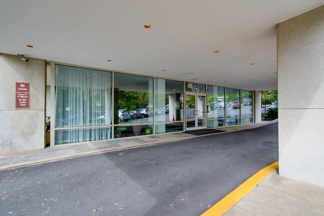 Foto del edificio - 1210 N Taft St