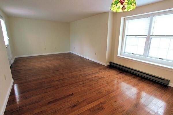 Foto del edificio - 27 Fallon Ct