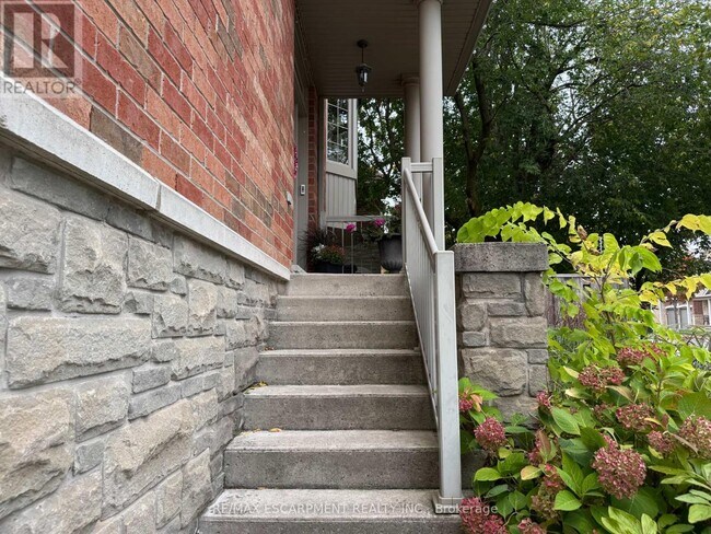 Building Photo - 5265 Dryden Ave