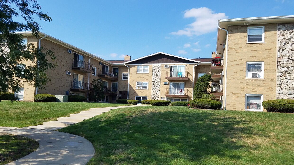 Foto del edificio - 560 N Mill Rd