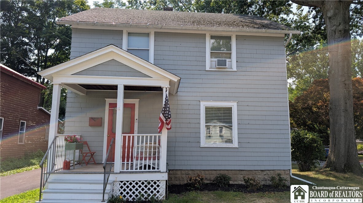 Foto principal - 28 E 2nd St