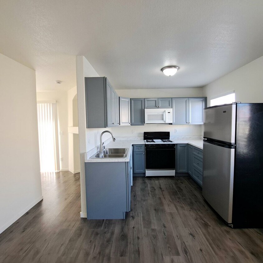 Foto principal - 2028 Venus Ave