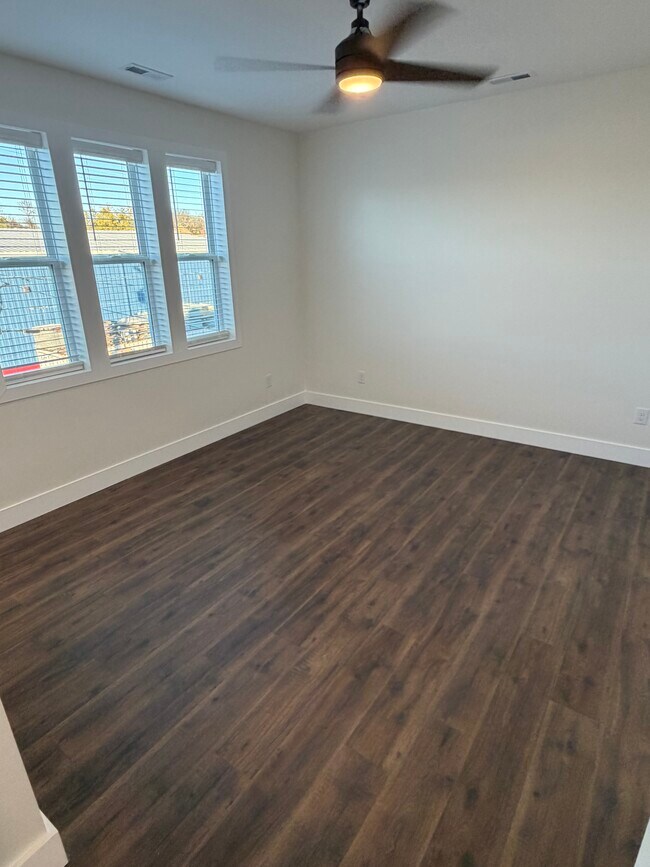 Foto del edificio - 1419 Woodbine Ave