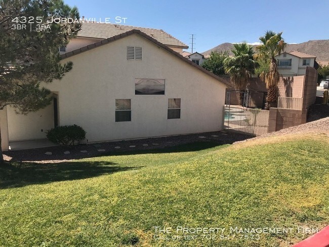 Building Photo - Large Home for rent