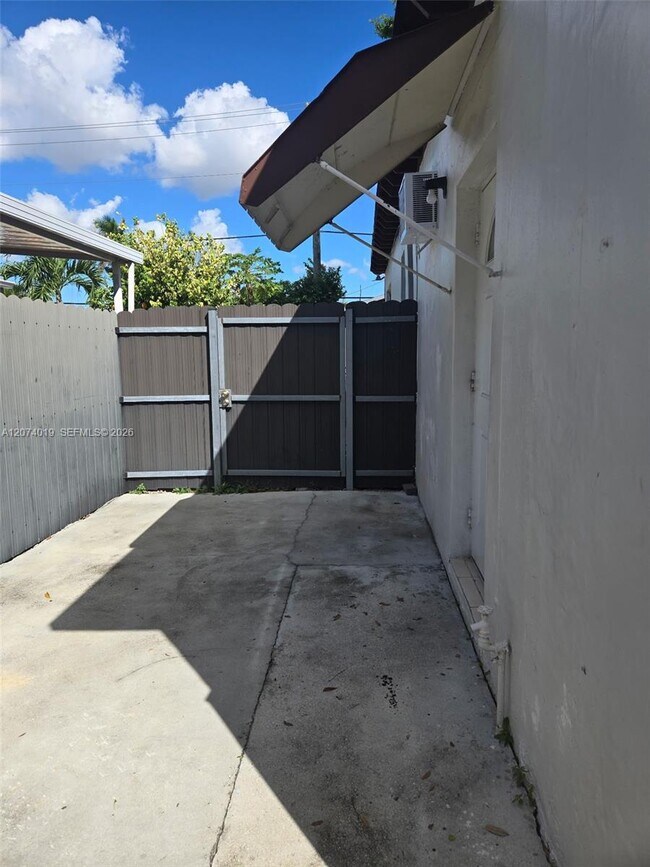 Foto del edificio - 7785 SW 36th St