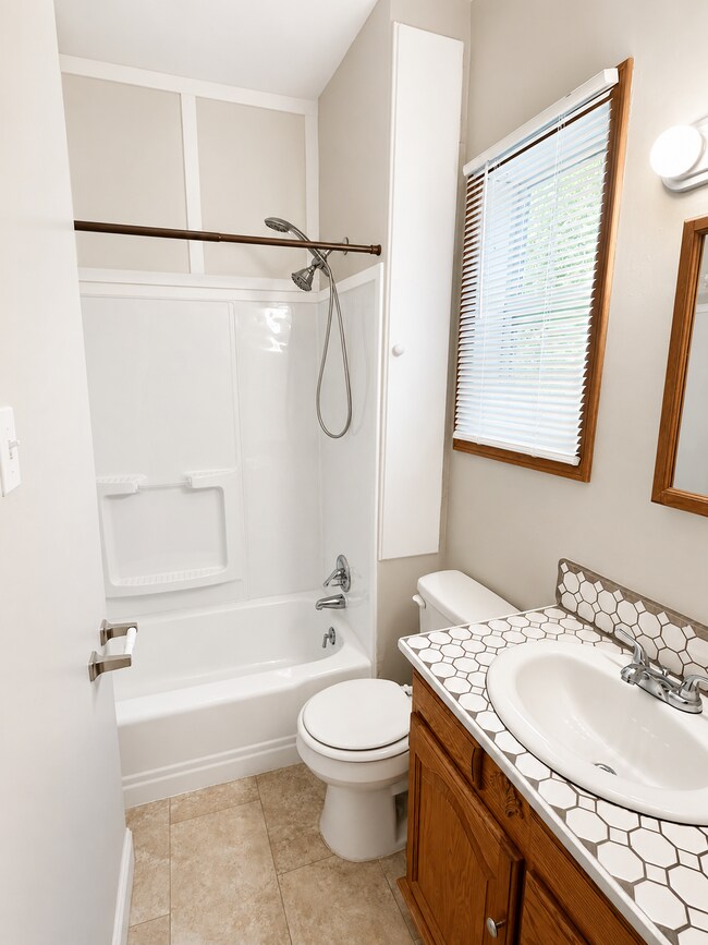Foto del edificio - 114 Center Ave