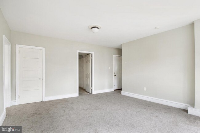 Foto del edificio - 613 W 10th St