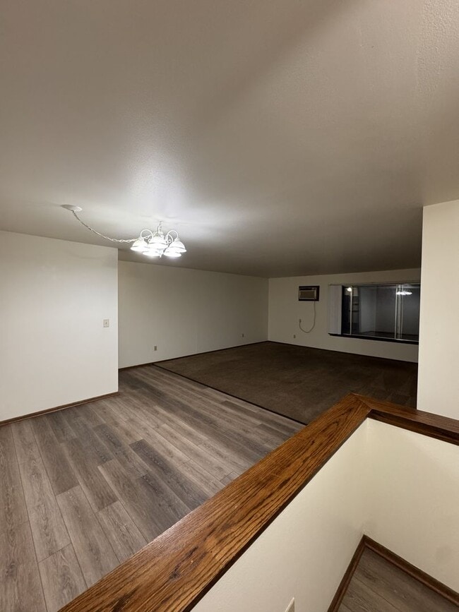 Building Photo - Spacious 2-Bedroom Apartment