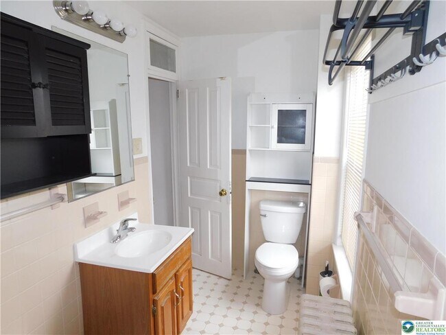 Building Photo - 220 Locust St