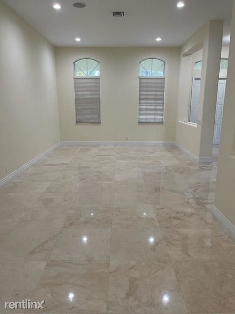 Building Photo - 3 br, 2 bath House - Weston Hills