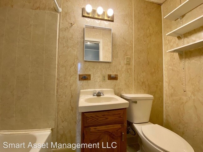 Building Photo - 868 S 74th St