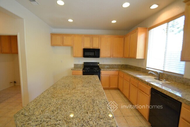 Building Photo - 40044 Costa Ct