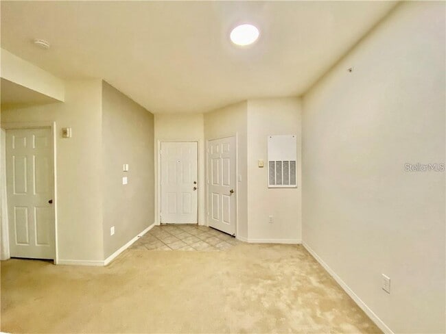 Building Photo - 5475 Vineland Rd