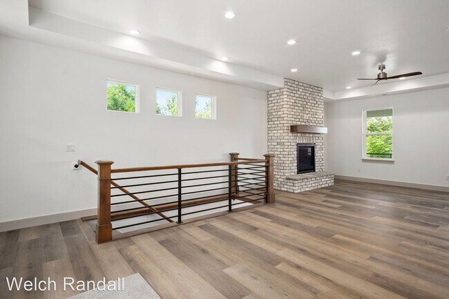 Foto del edificio - 4 br, 3.5 bath House - 842 South 140 East