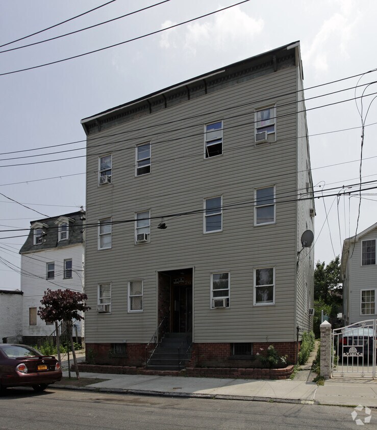 Primary Photo - 76 Grove Pl