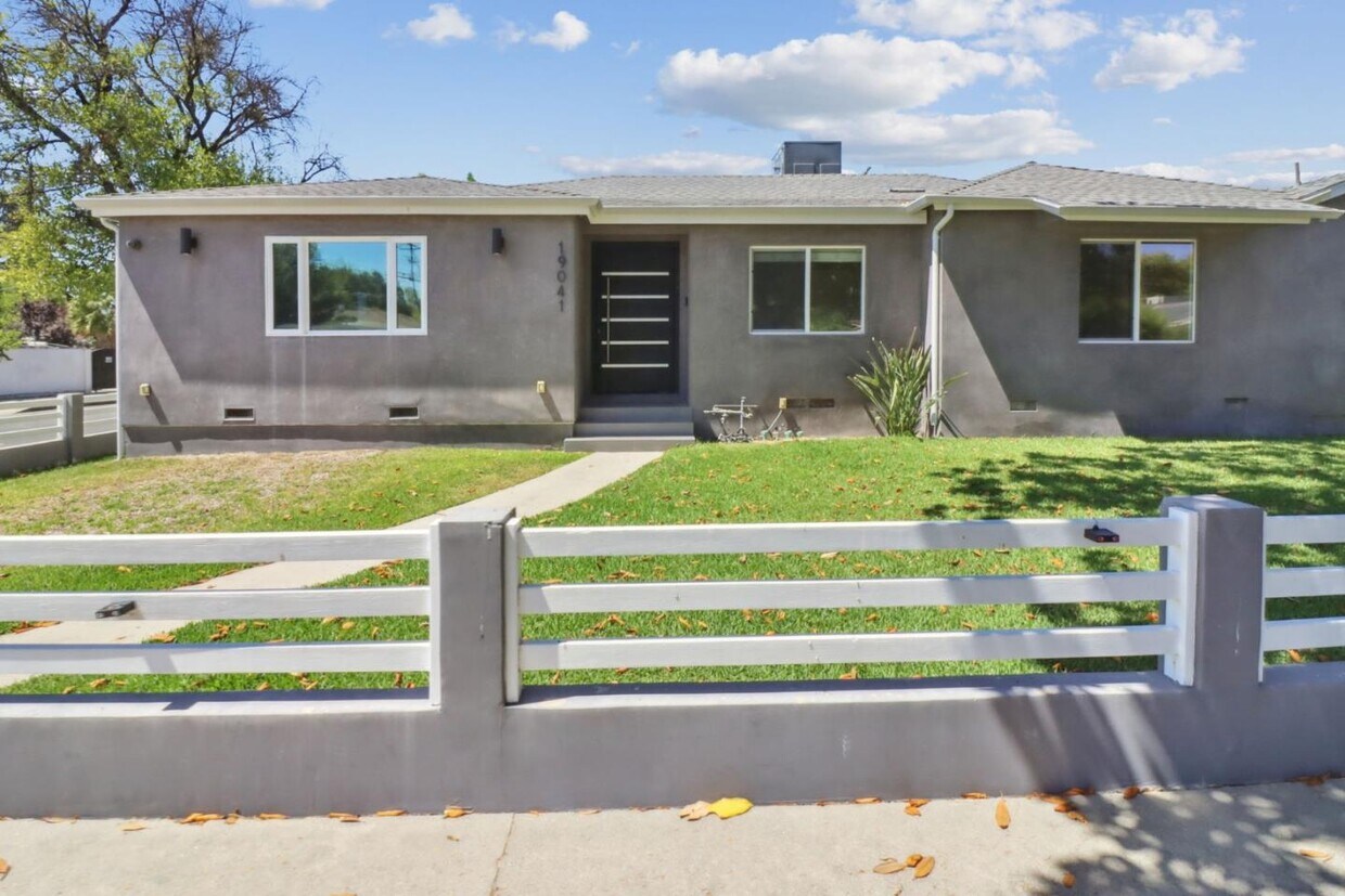 Foto principal - 19041 Calvert St