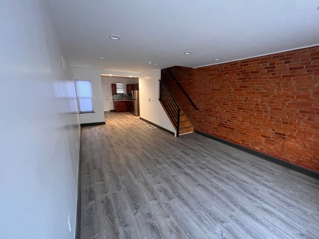 Living Room - 825 E Madison St