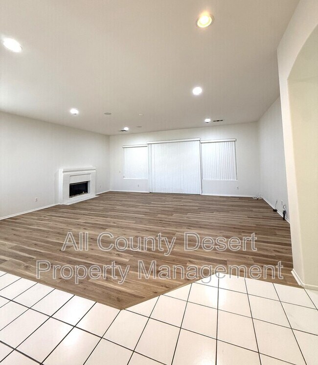 Foto del edificio - 74594 Moss Rose Dr