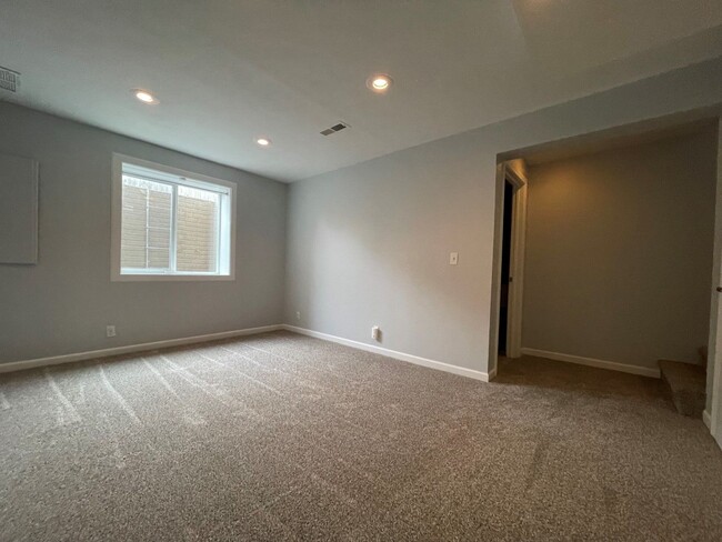 Foto del edificio - Home For Rent In Bellevue