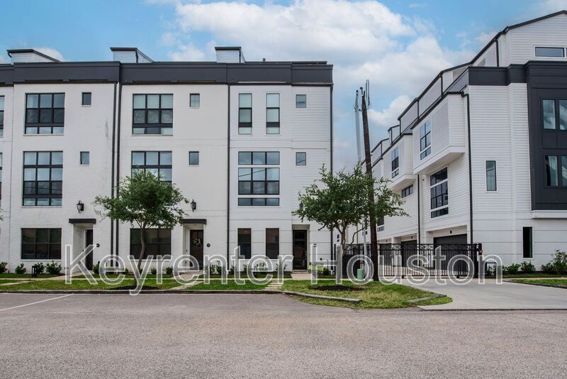 Photo - 2910 Lamar St