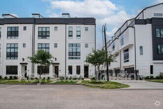 Building Photo - 2910 Lamar St