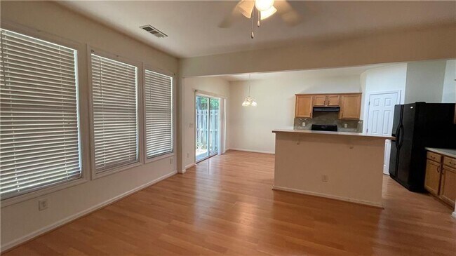 Foto del edificio - 2028 Ellison Way