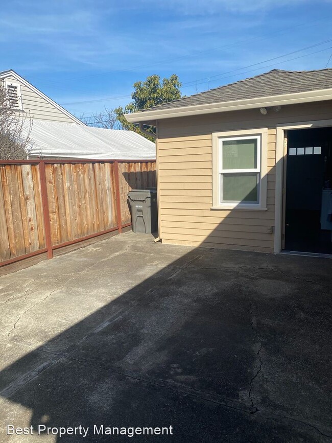 Building Photo - 2 br, 1 bath House - 1070 Via Honda