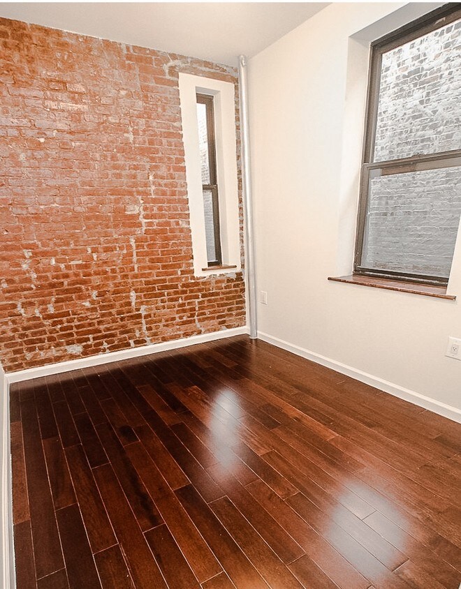 Building Photo - 127 2nd Ave