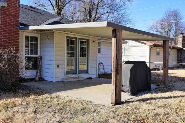 Building Photo - 2536 S McCann Ave