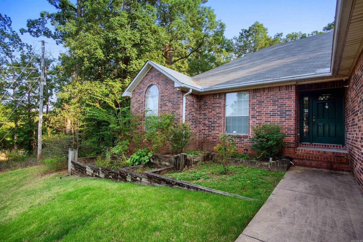 Primary Photo - 12001 Cherry Laurel Dr
