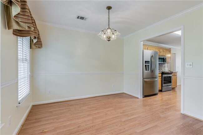 Building Photo - 2232 Woodbriar Dr