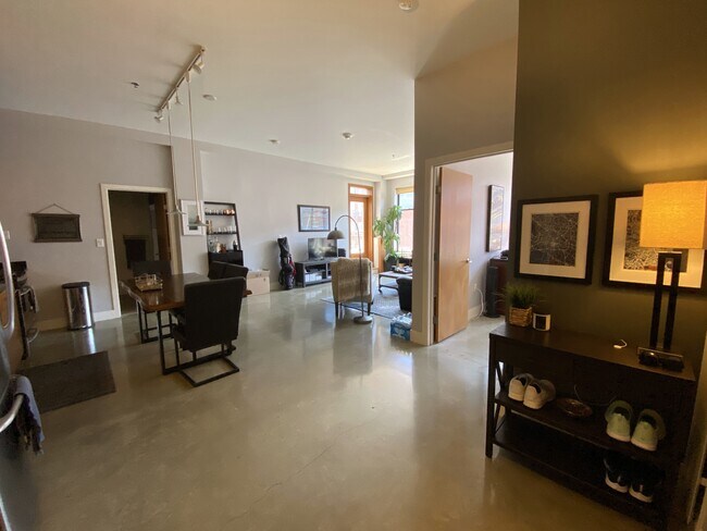 Foto del edificio - 735 Harrison Ave