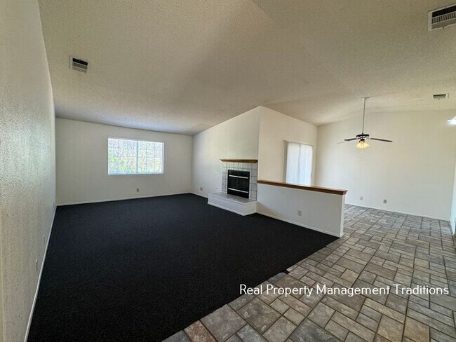 Foto del edificio - Beautiful 3 bedroom 2 bathrooms