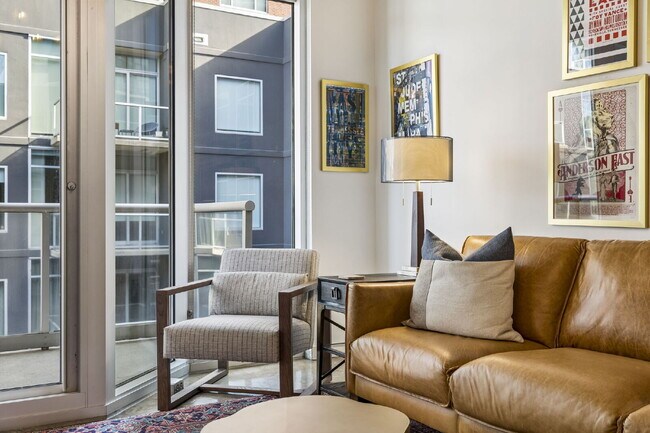 Foto del edificio - Move-In Ready ICON Condo in The Gulch, Designer Furnished Option, Rare Same-Floor Parking, 2BR wi...