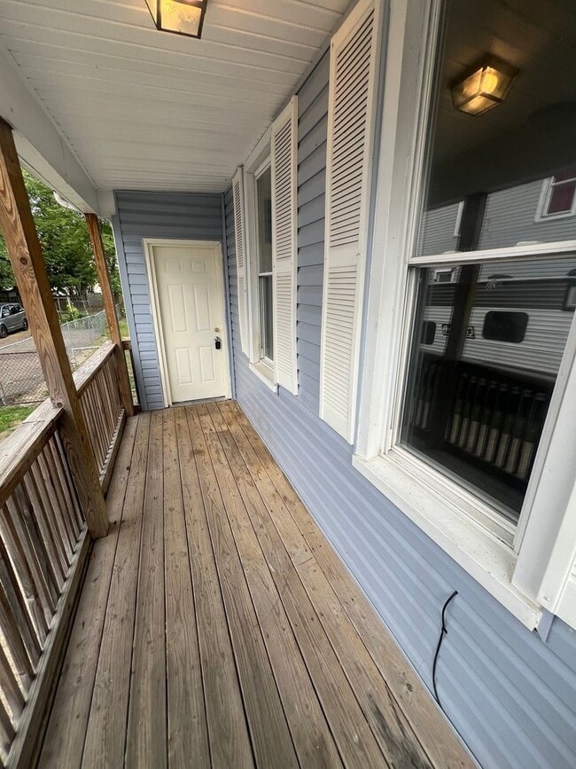 Building Photo - 612 E 12th St