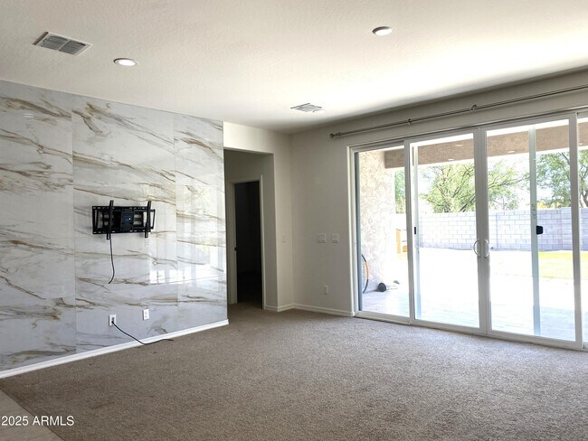Foto del edificio - 2135 W Betty Elyse Ln
