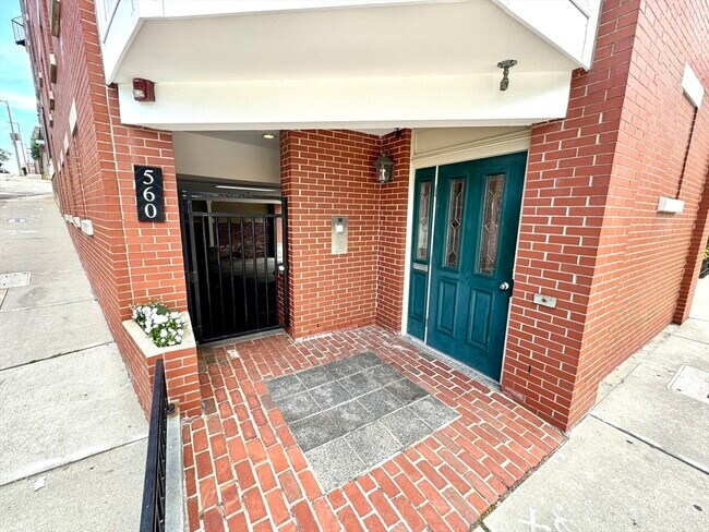 Foto del edificio - 560 Commercial St