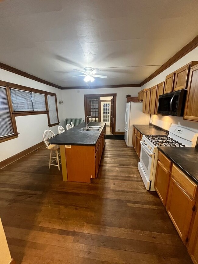 Building Photo - 1029 Spafford Ave