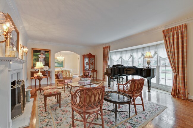 Building Photo - 11 Pembroke Dr