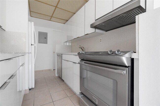 Foto del edificio - 9390 W Flagler St
