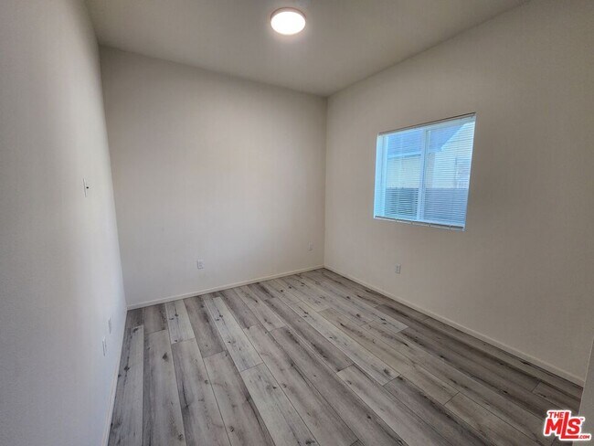 Foto del edificio - 1120 E 25th St