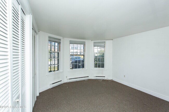 Foto del edificio - 590 N Broadway
