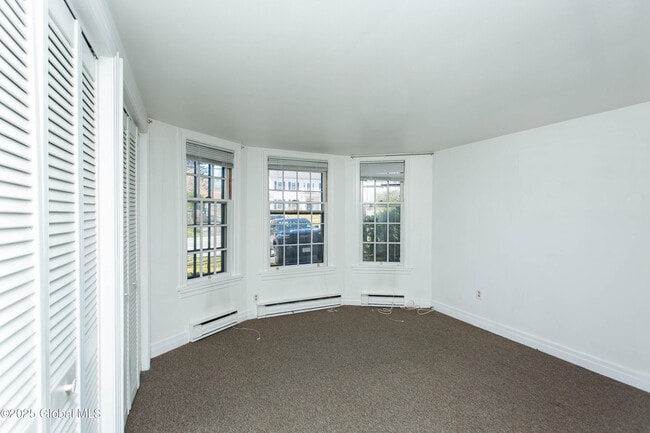 Building Photo - 590 N Broadway