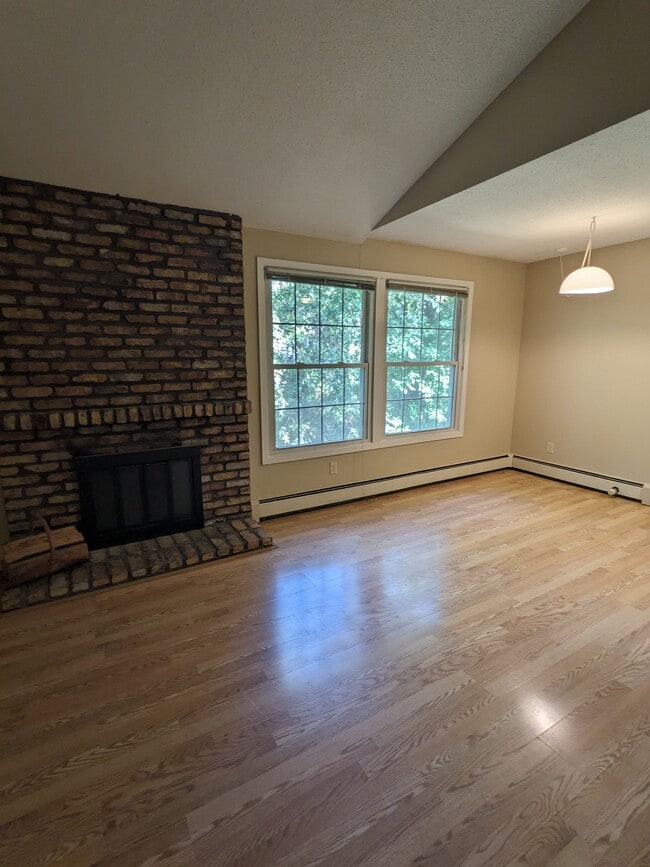 Building Photo - 4584 Cedar Lake Rd S