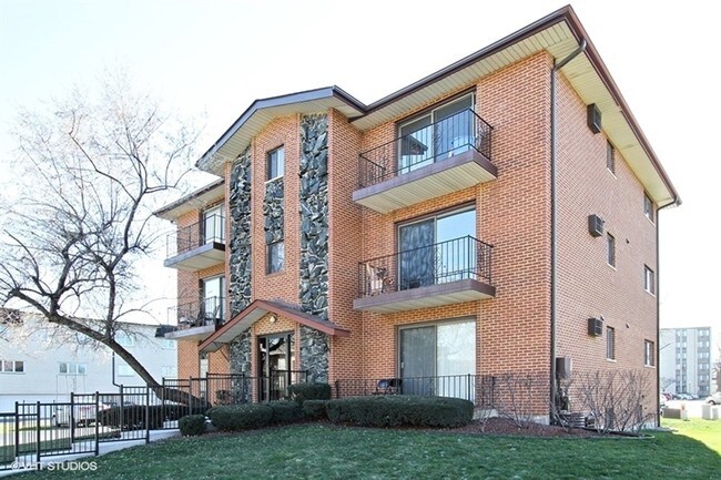 Building Photo - 9701 S Karlov Ave