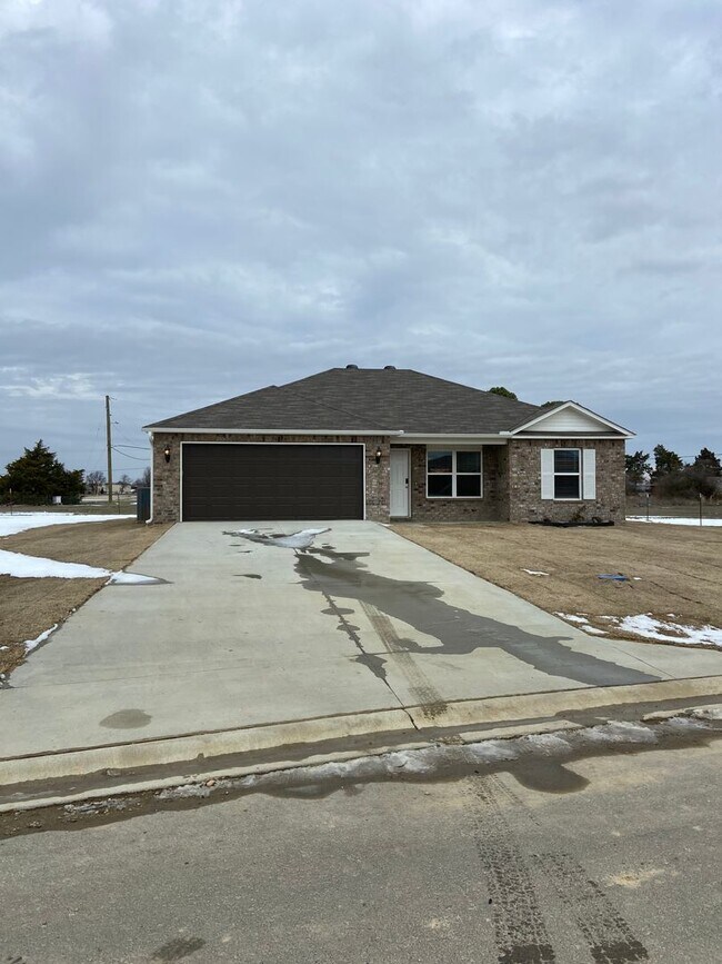 Building Photo - *Pre-Leasing* Three Bedroom | Two Bathroom Home in Jonesboro