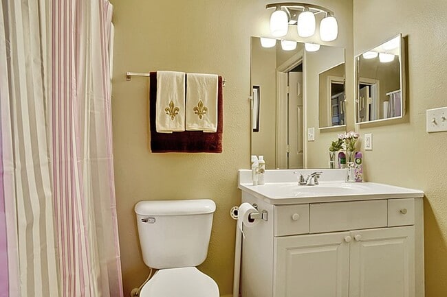 Building Photo - Charming Cottages for Rent in Waveland – 1 & 2 Bedroom Units Available at Cambridge Cottages!