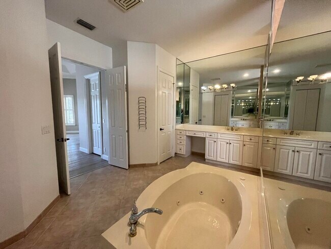Foto del edificio - Northwest 47th Drive, Coral Springs, FL 33067 - 6 BR 5 BA single-family home